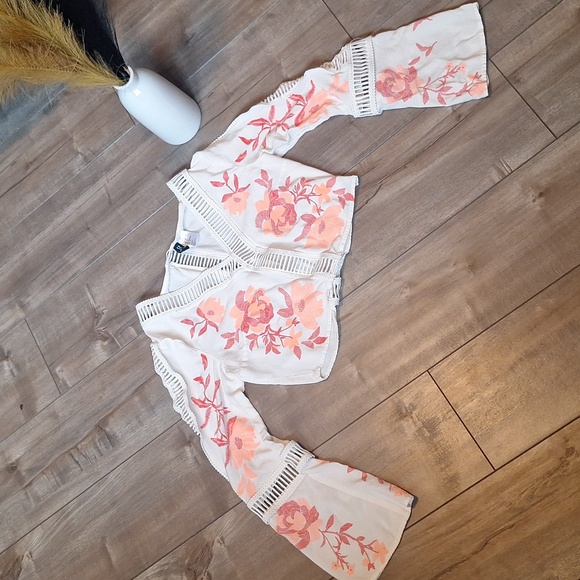 H&M Divided Crop Top - Picture 2 of 8